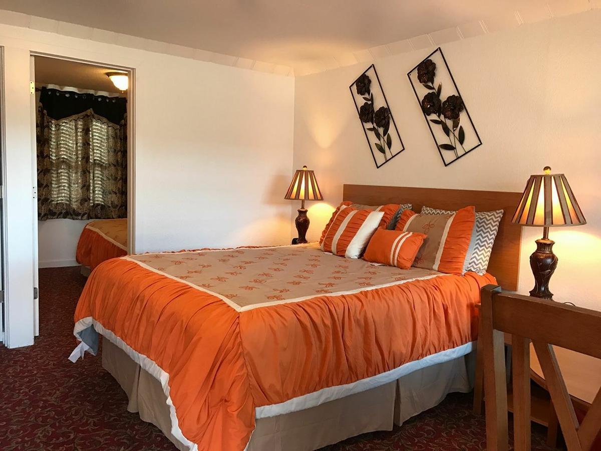 Holiday Motel เบนด์ ภายนอก รูปภาพ