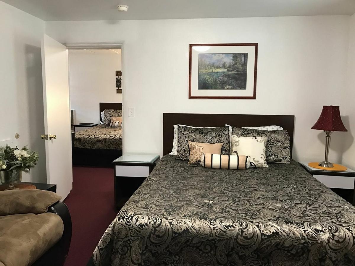Holiday Motel เบนด์ ภายนอก รูปภาพ